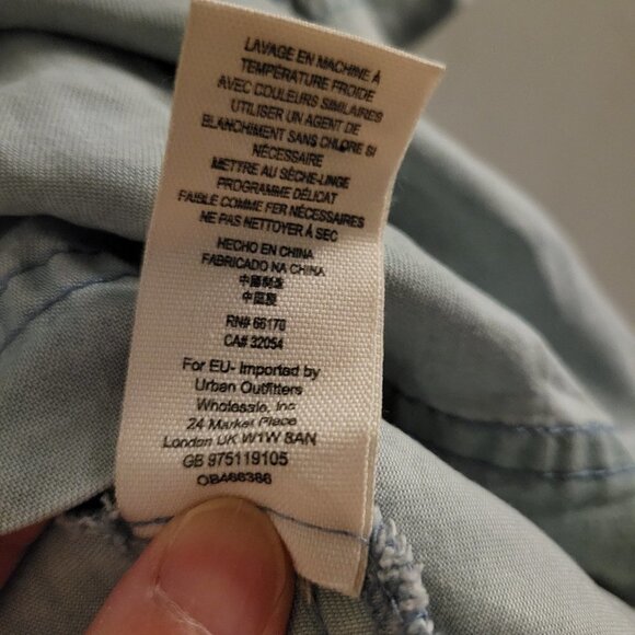 Free People Light Sky Blue Chambray Cold Shoulder Crop Ruffle Top Size Small - Picture 12 of 14